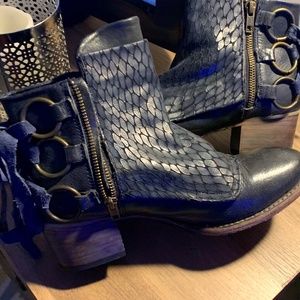 FreeBird blue/navy leather boots